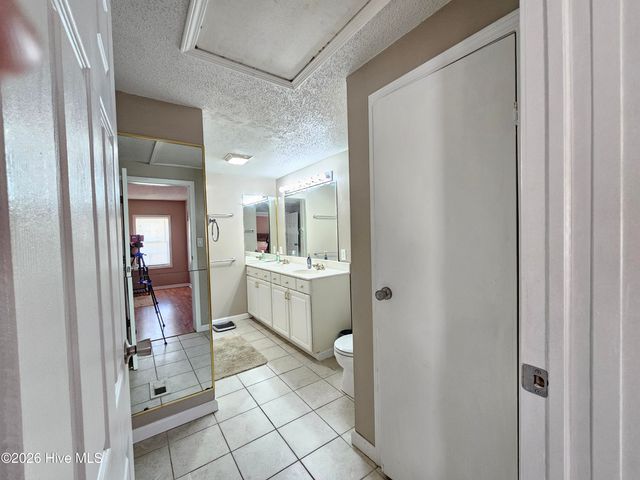 202 Castlebury Lane, Hubert, NC 28539