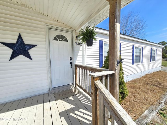 202 Castlebury Lane, Hubert, NC 28539