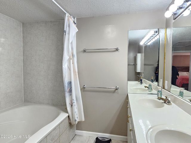 202 Castlebury Lane, Hubert, NC 28539