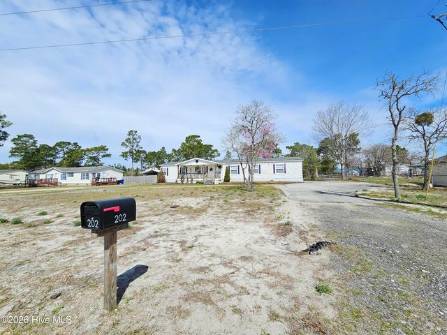 202 Castlebury Lane, Hubert, NC 28539