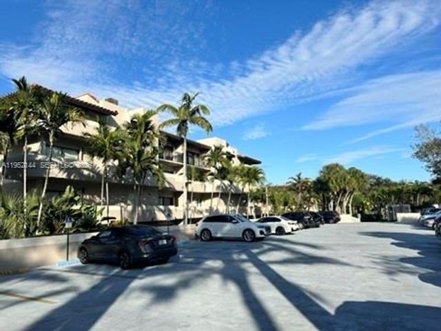 9001 SW 94th St, Miami, FL 33176