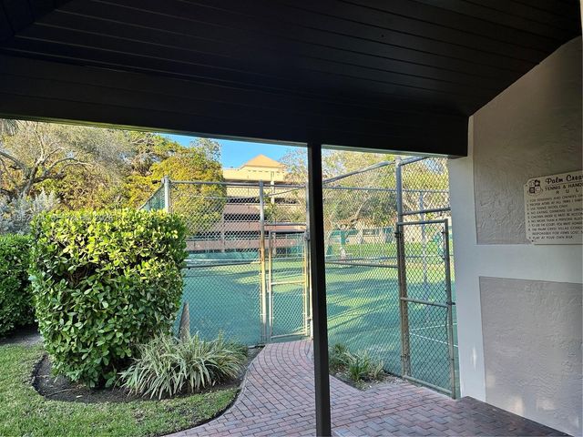 9001 SW 94th St, Miami, FL 33176