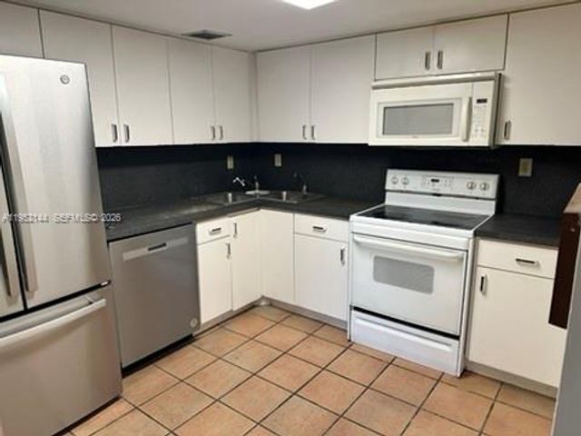 9001 SW 94th St, Miami, FL 33176