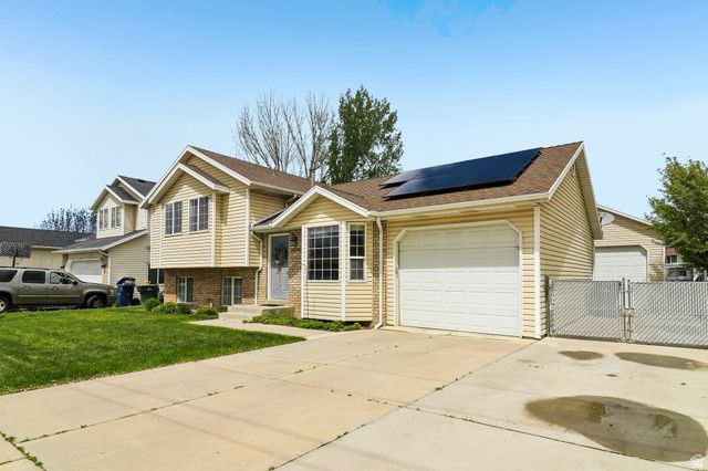 2896 W 6000 S, Roy, UT 84067