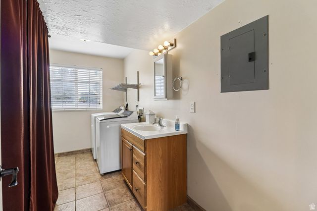 2896 W 6000 S, Roy, UT 84067