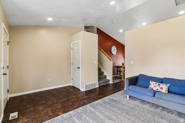 2896 W 6000 S, Roy, UT 84067