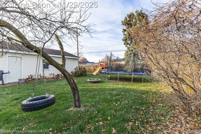 11899 Wheaton Drive, Sterling Heights, MI 48313