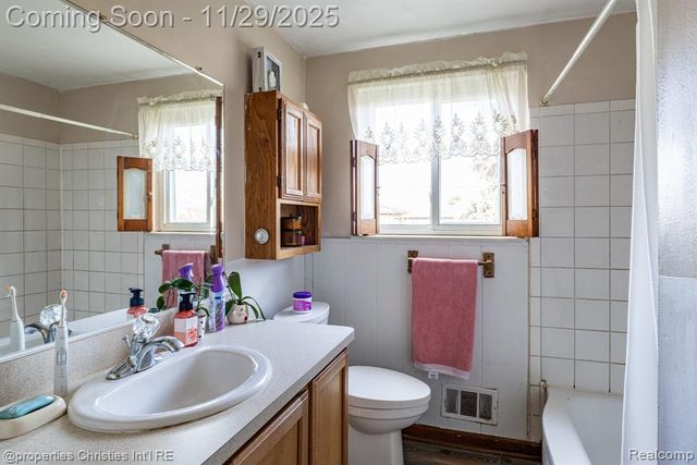 11899 Wheaton Drive, Sterling Heights, MI 48313