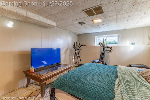 11899 Wheaton Drive, Sterling Heights, MI 48313