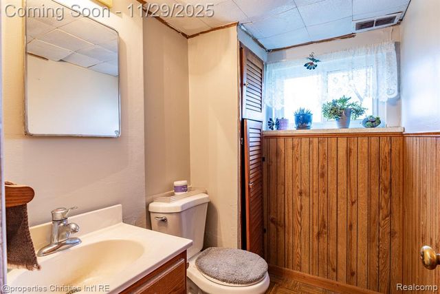 11899 Wheaton Drive, Sterling Heights, MI 48313