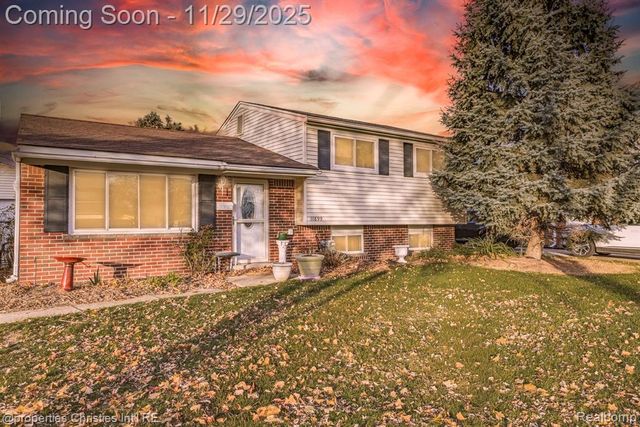 11899 Wheaton Drive, Sterling Heights, MI 48313