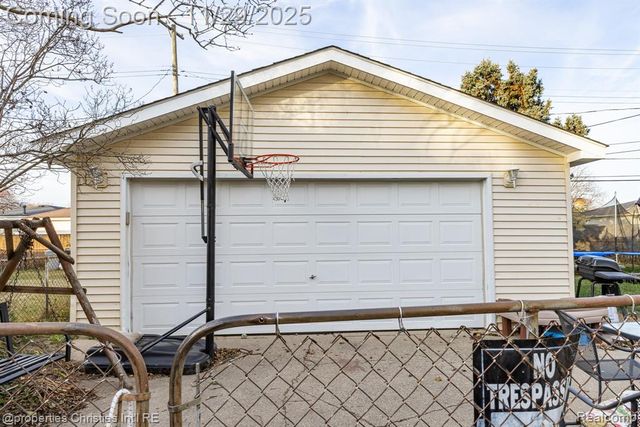 11899 Wheaton Drive, Sterling Heights, MI 48313