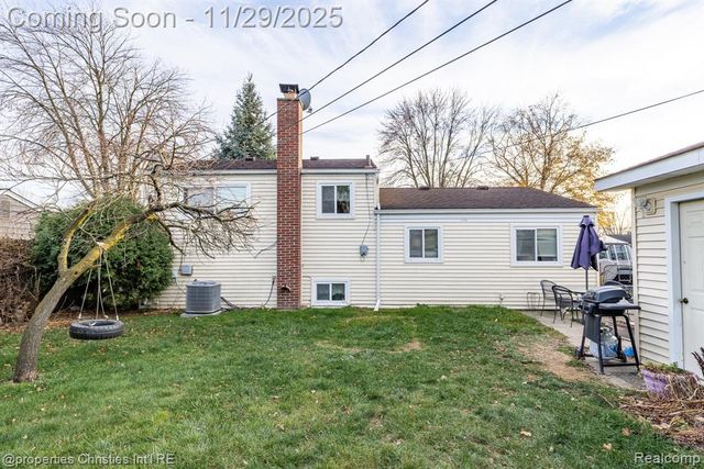 11899 Wheaton Drive, Sterling Heights, MI 48313