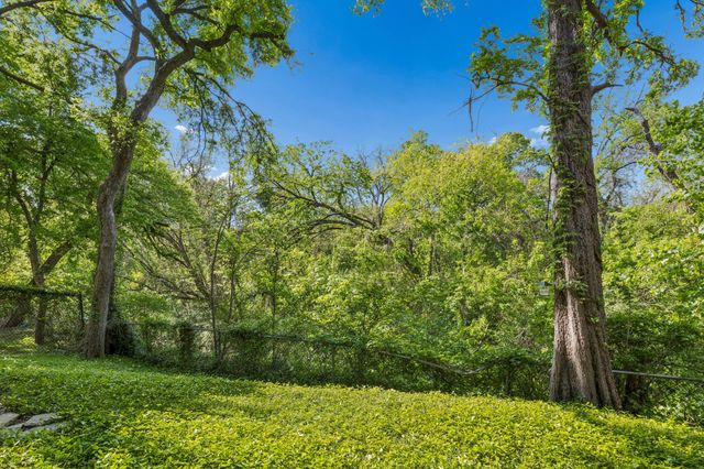 9801 Royal Lane 707, Dallas, TX 75231