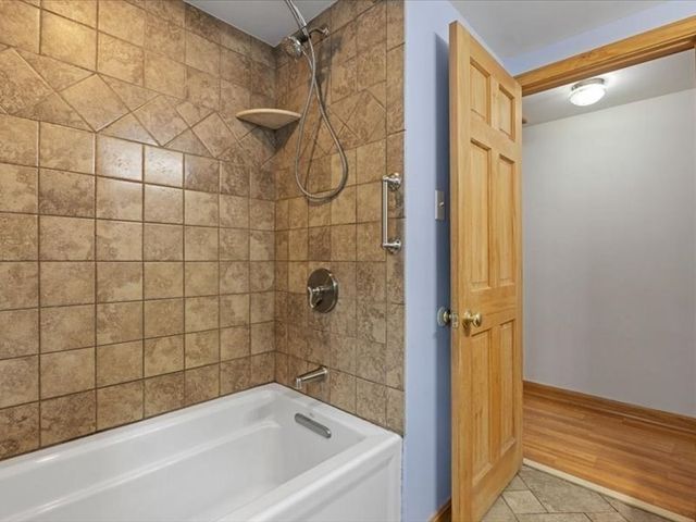 3 Holmes St, Halifax, MA 02338