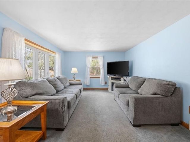 3 Holmes St, Halifax, MA 02338