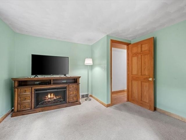 3 Holmes St, Halifax, MA 02338