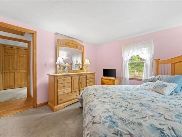 3 Holmes St, Halifax, MA 02338
