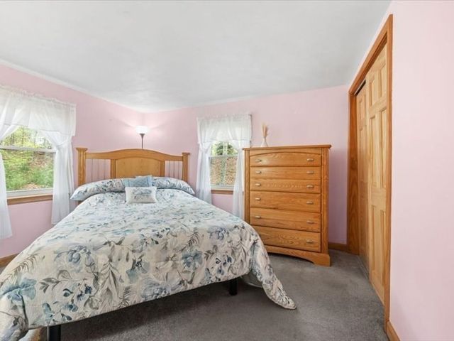 3 Holmes St, Halifax, MA 02338
