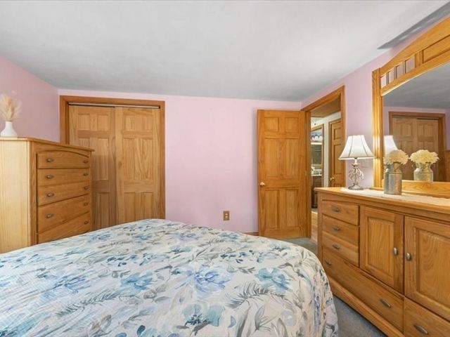 3 Holmes St, Halifax, MA 02338