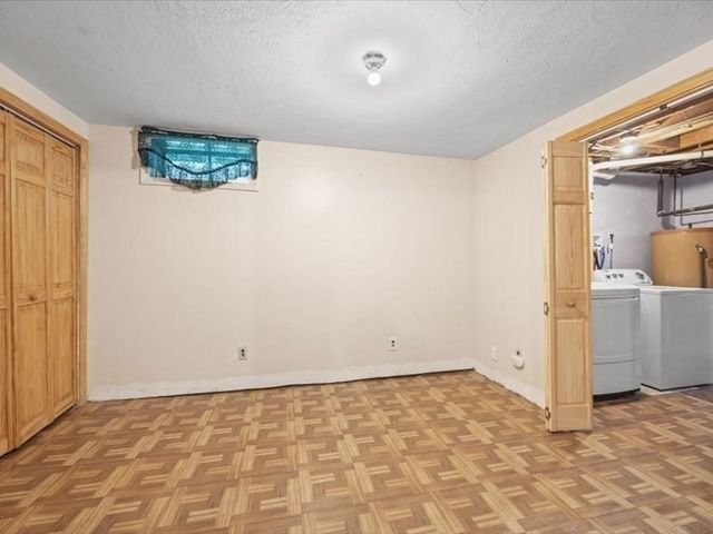 3 Holmes St, Halifax, MA 02338