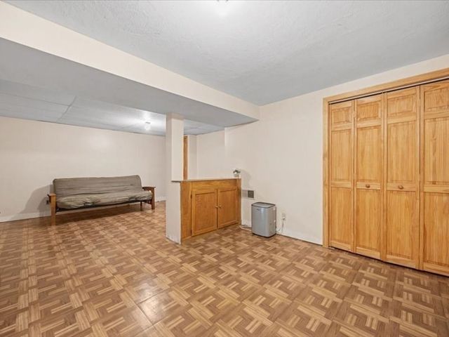3 Holmes St, Halifax, MA 02338