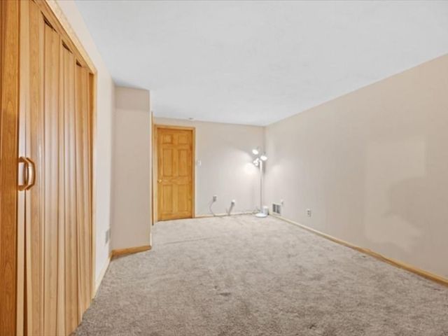 3 Holmes St, Halifax, MA 02338