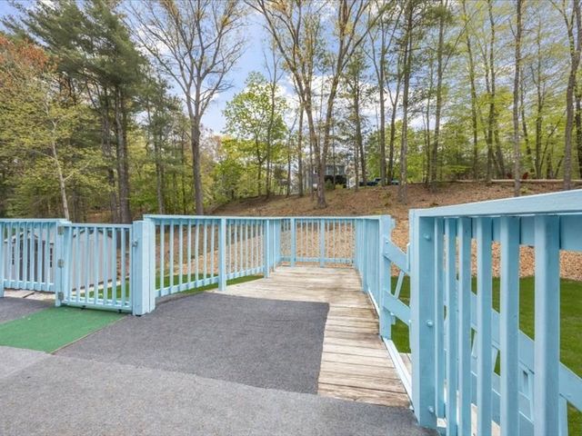 3 Holmes St, Halifax, MA 02338