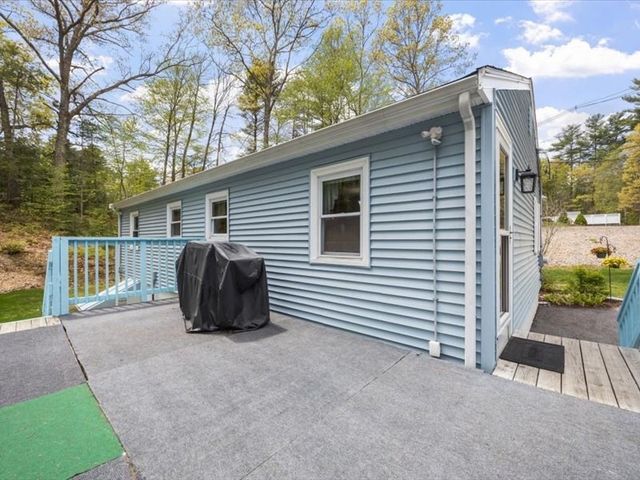 3 Holmes St, Halifax, MA 02338