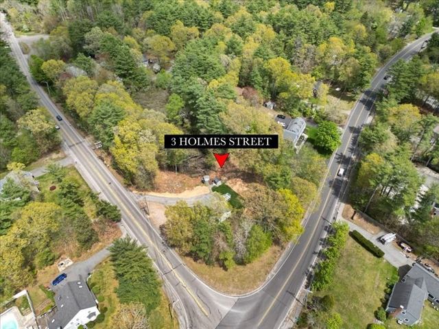 3 Holmes St, Halifax, MA 02338