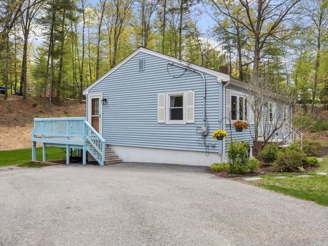 3 Holmes St, Halifax, MA 02338