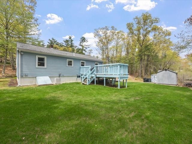 3 Holmes St, Halifax, MA 02338
