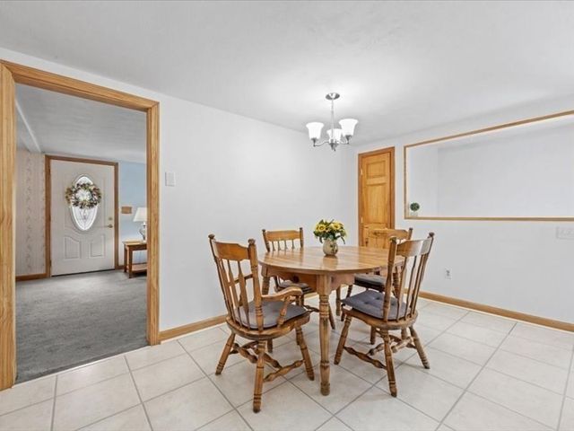 3 Holmes St, Halifax, MA 02338