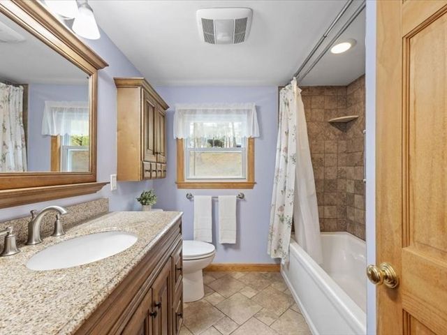 3 Holmes St, Halifax, MA 02338