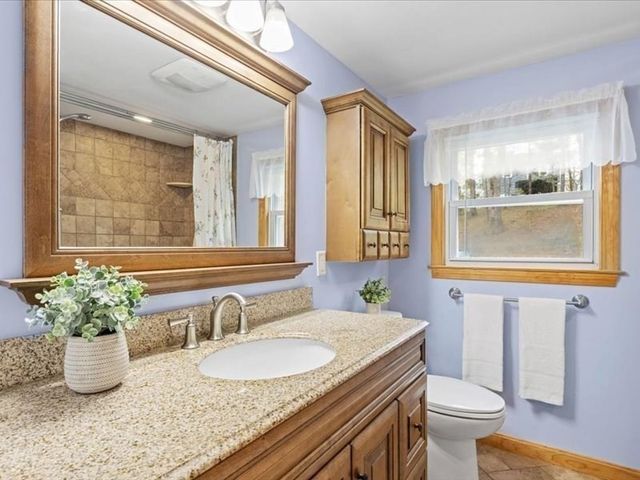 3 Holmes St, Halifax, MA 02338