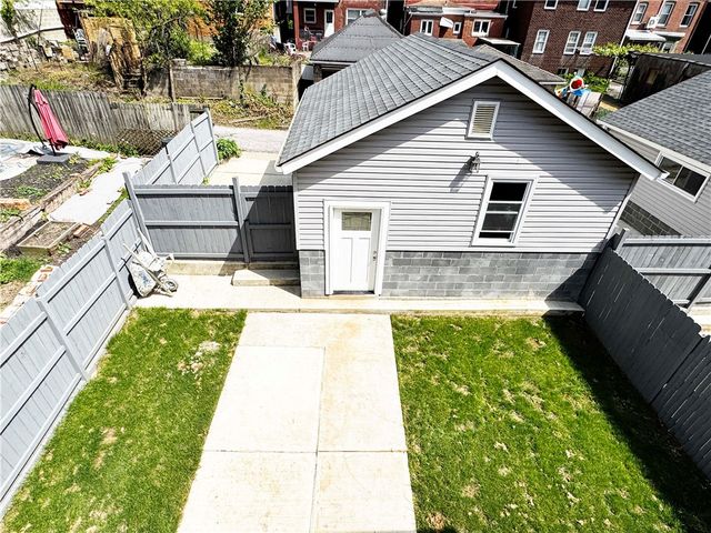 836 Farragut St, Highland Park, PA 15206