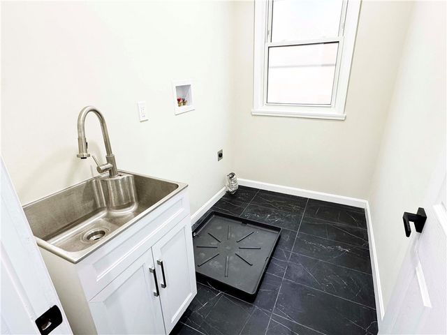836 Farragut St, Highland Park, PA 15206