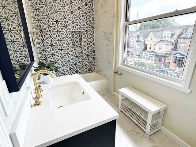 836 Farragut St, Highland Park, PA 15206