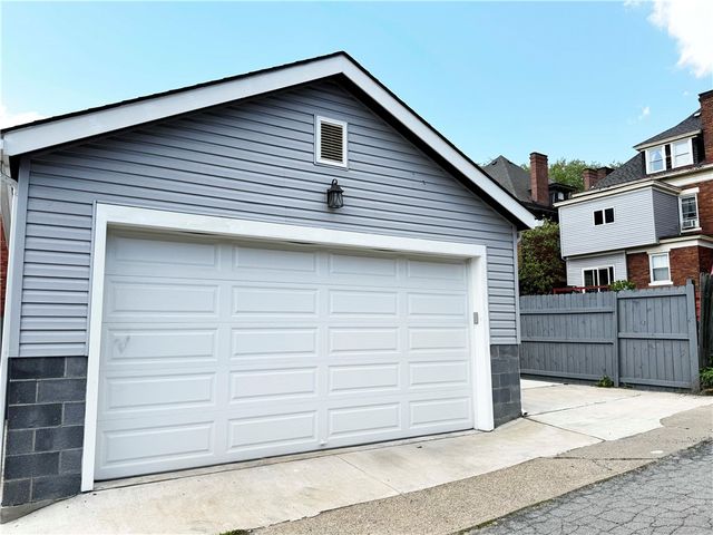 836 Farragut St, Highland Park, PA 15206