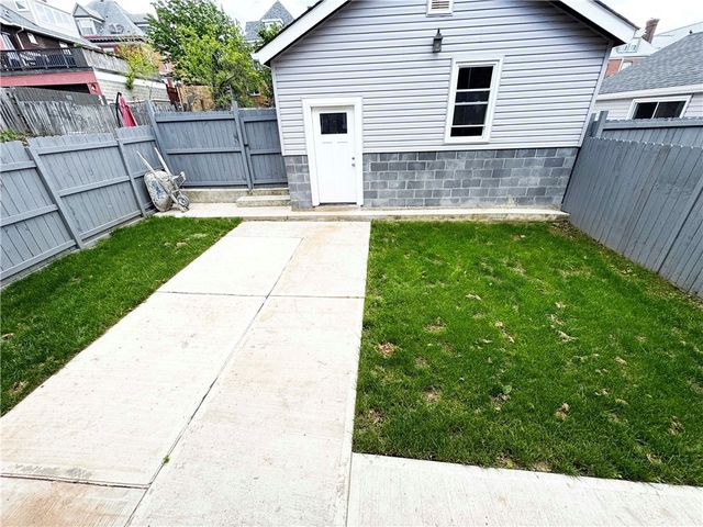836 Farragut St, Highland Park, PA 15206