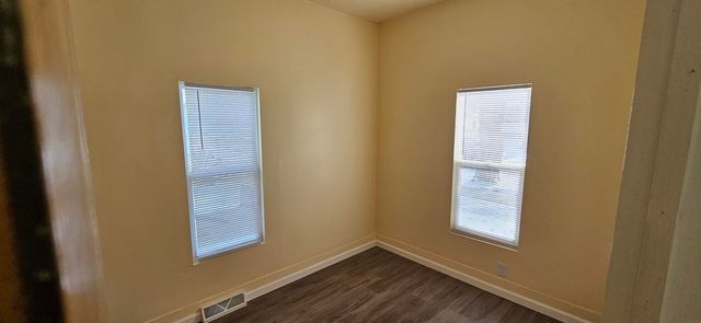1012 W 6Th St Street, Waterloo, IA 50702