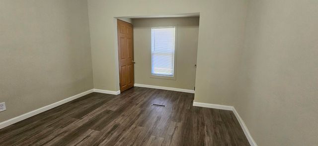 1012 W 6Th St Street, Waterloo, IA 50702