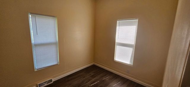 1012 W 6Th St Street, Waterloo, IA 50702