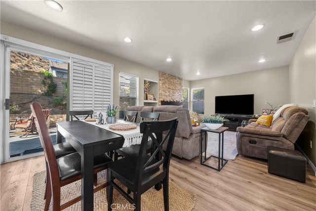 27687 Ron Ridge, Saugus, CA 91350