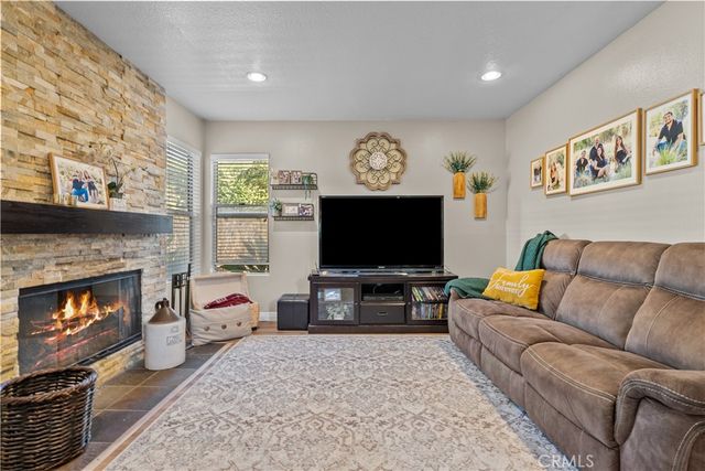 27687 Ron Ridge, Saugus, CA 91350