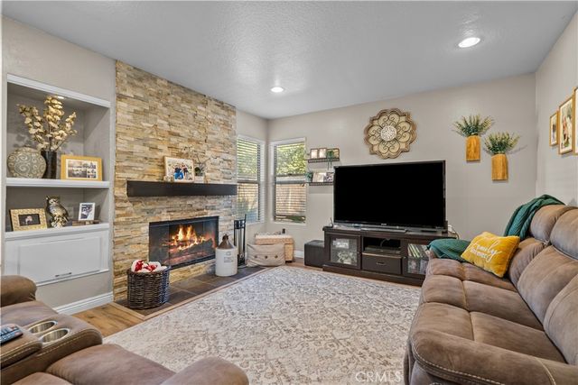 27687 Ron Ridge, Saugus, CA 91350