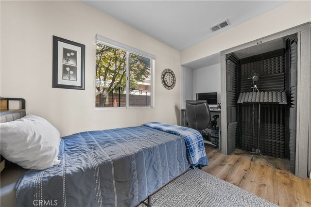 27687 Ron Ridge, Saugus, CA 91350