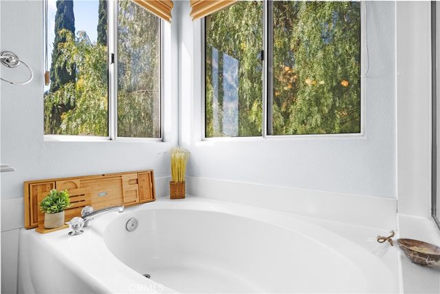 27687 Ron Ridge, Saugus, CA 91350