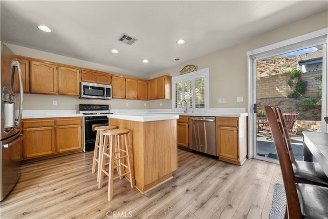 27687 Ron Ridge, Saugus, CA 91350