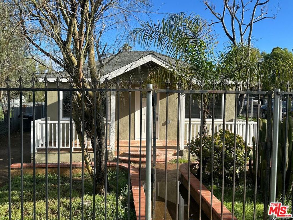 Image 1 of property listing at 309 E Franklin Street, Lake Elsinore, CA 92530